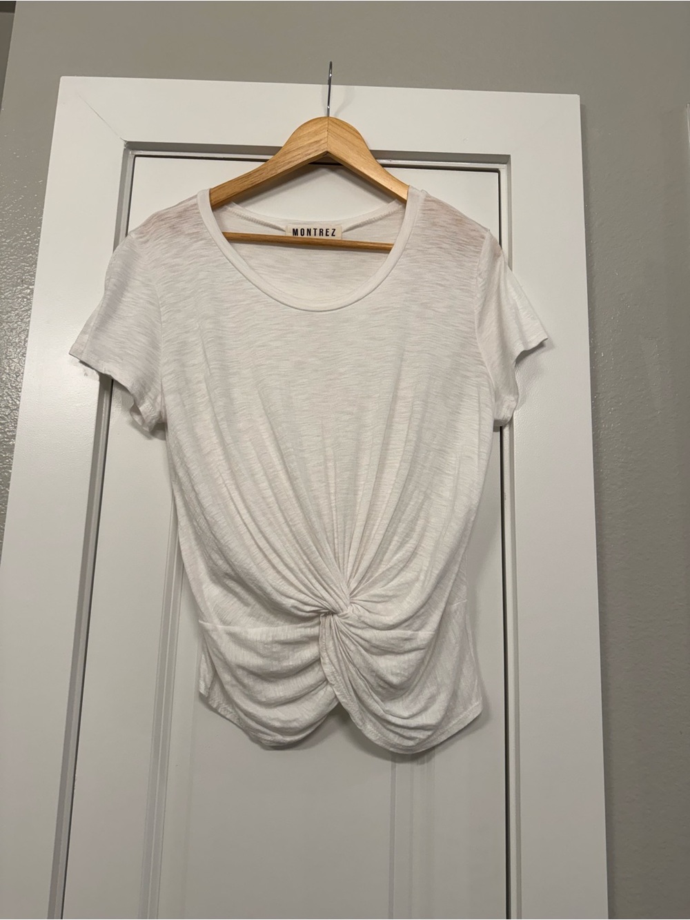 Montrez White Short-Sleeve Twist Knot Tee